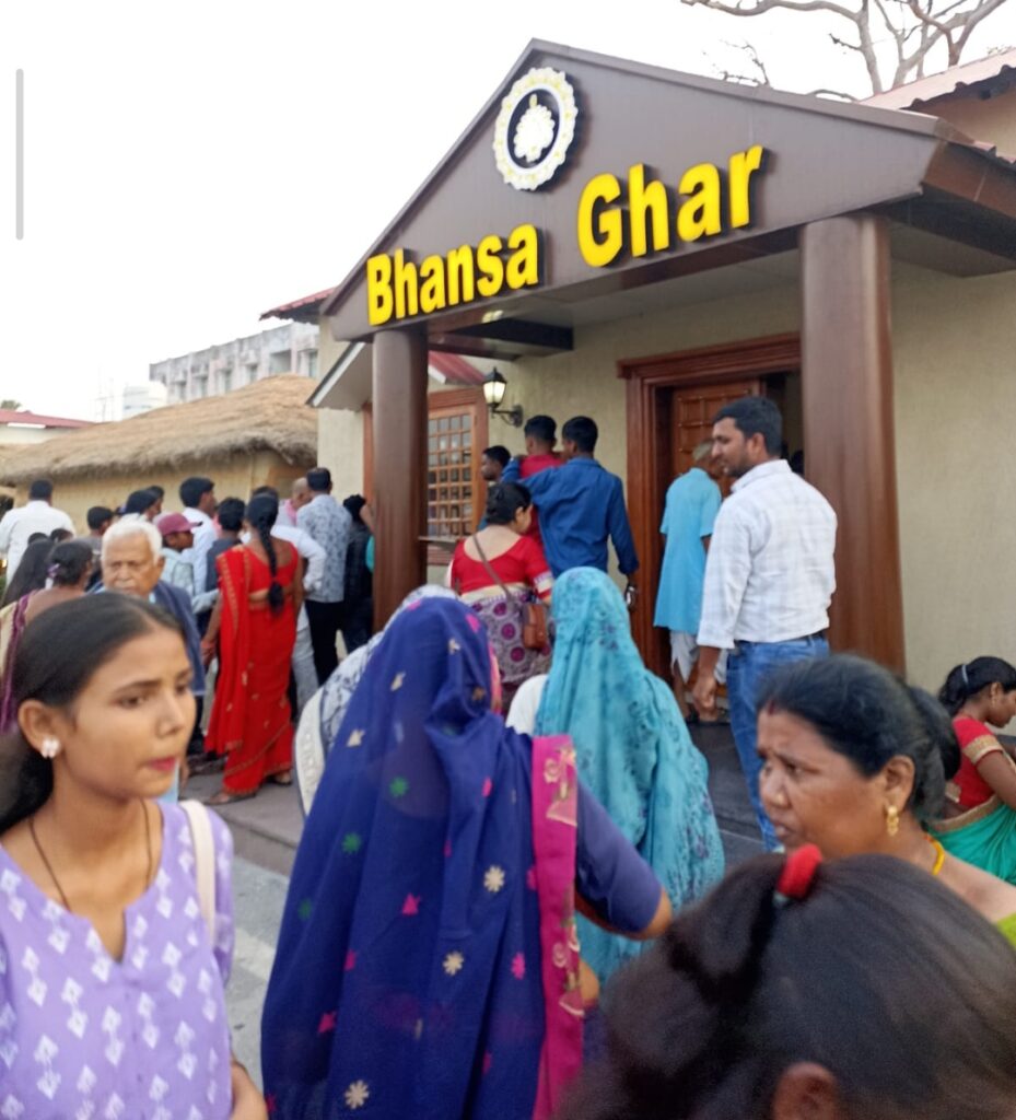 Crowd at Bhansa Ghar